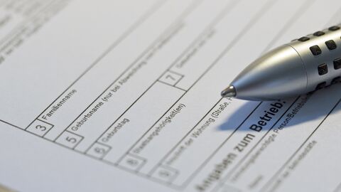 Kugelschreiber auf Formular Kugelschreiber auf einem Formular