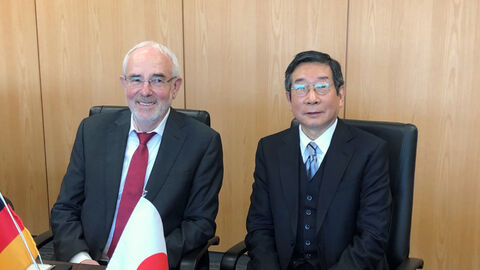 Prof. Dr. Alexander Roßnagel und Prof. Dr. Shizuo Fujiwara Prof. Dr. Alexander Roßnagel und Prof. Dr. Shizuo Fujiwara